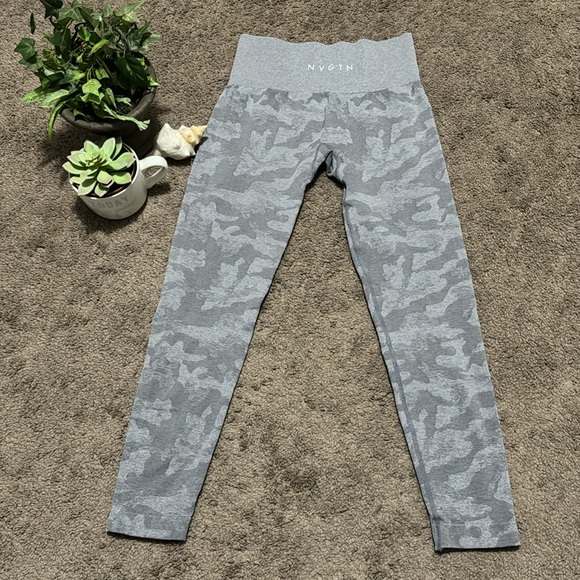 Like New NVGTN Sz S Gray Camo Leggings-Mid Calf Length-Seamless - Picture 3 of 11